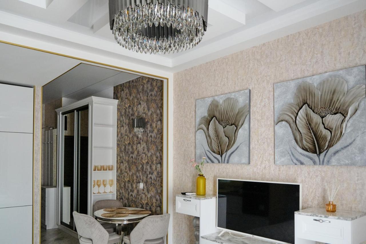 Luxury Apartments Sea View Julymia Odessa Buitenkant foto