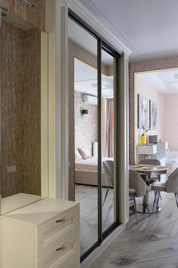 Luxury Apartments Sea View Julymia Odessa Buitenkant foto